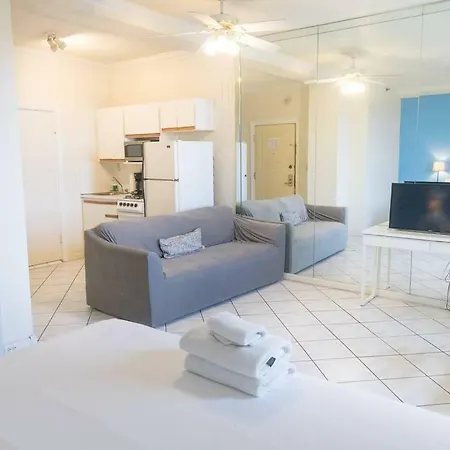 778 Studio Apartment Hollywood
